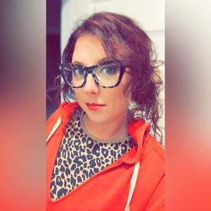 Meet your Posher, Leslie